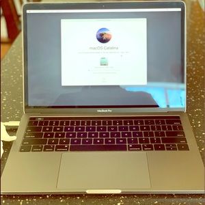 Apple MacBook Pro - 13inch (2019 w/ Touch Bar )